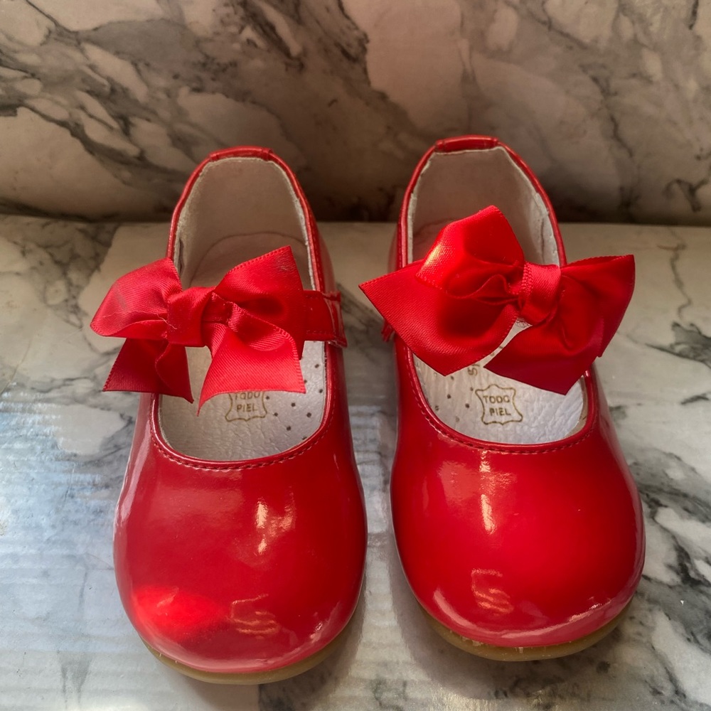 Baby red shoes with bow